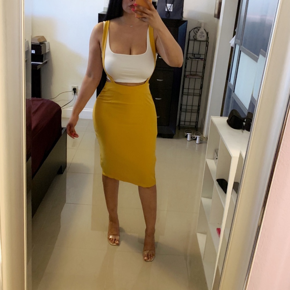 Yellow suspender skirt